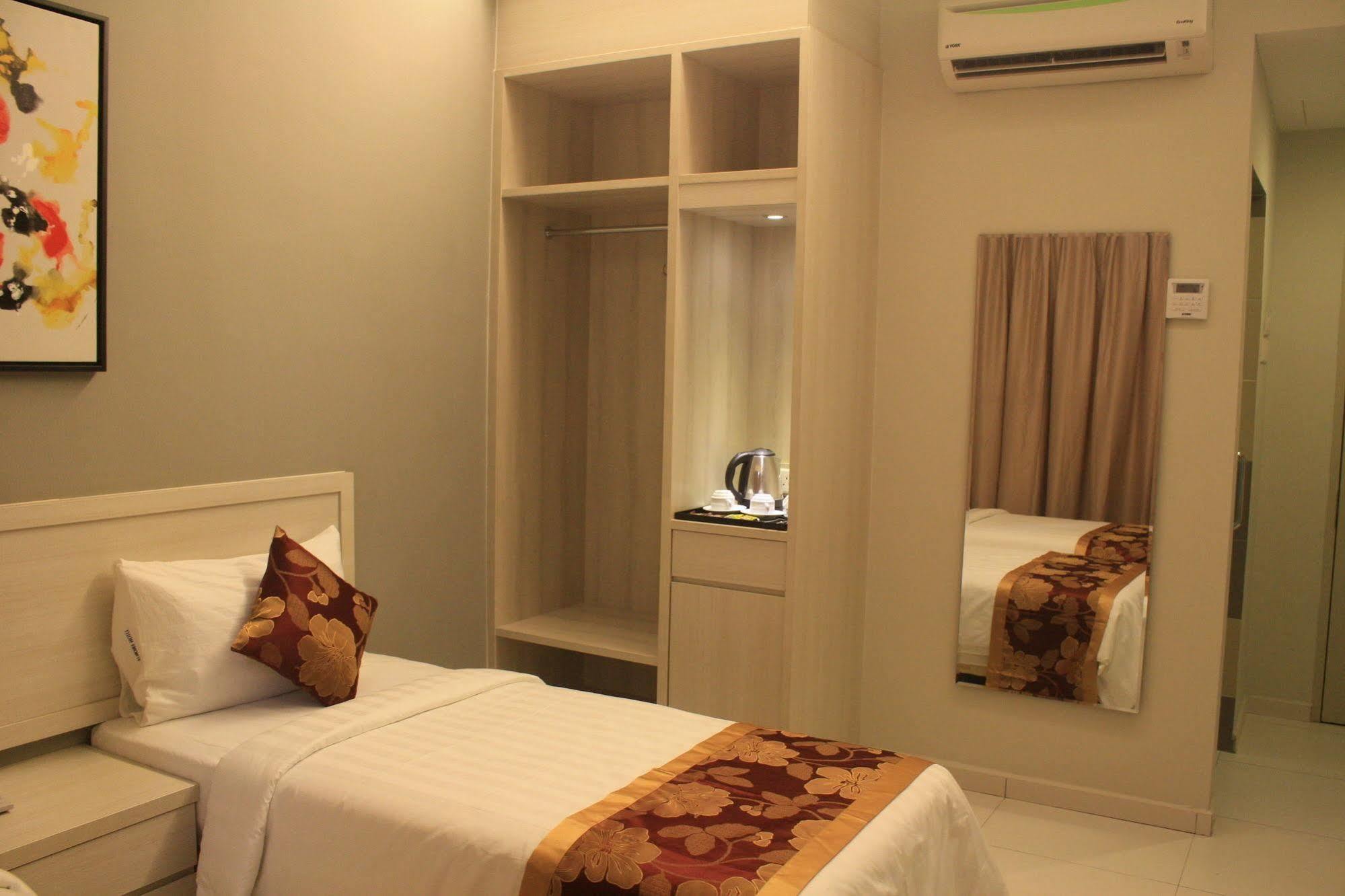 Aurora Hotel Malacca Buitenkant foto