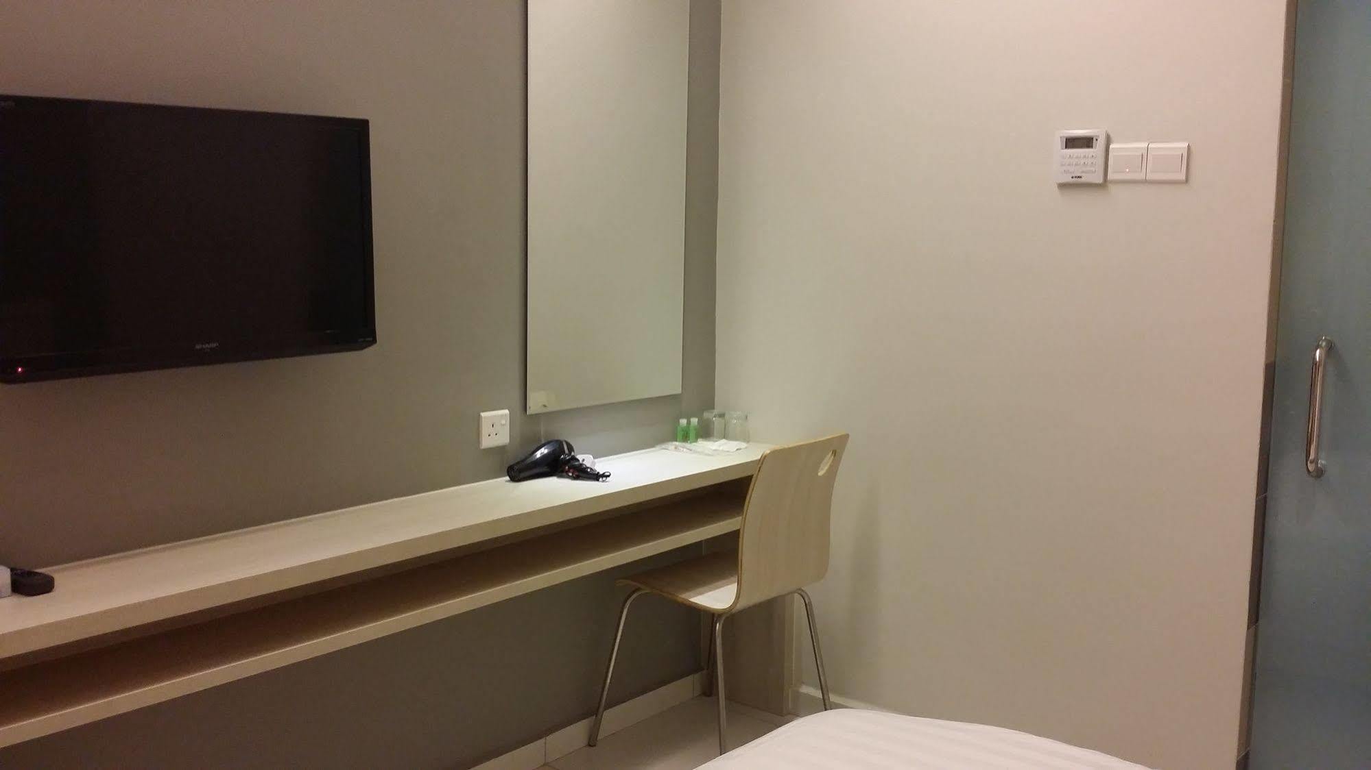 Aurora Hotel Malacca Buitenkant foto