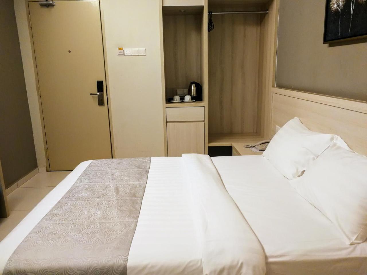Aurora Hotel Malacca Buitenkant foto